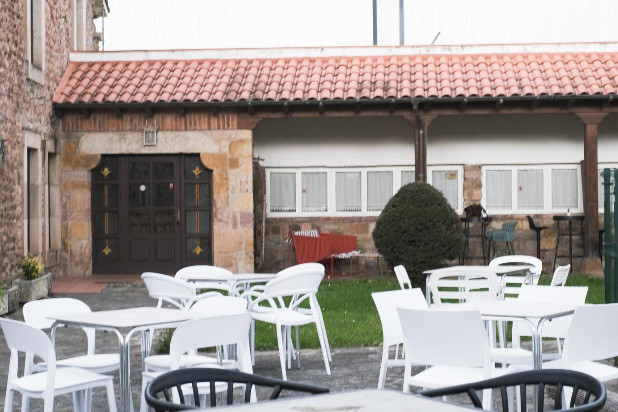 Posada La Estela De Barros Corrales De Buelna Exterior photo