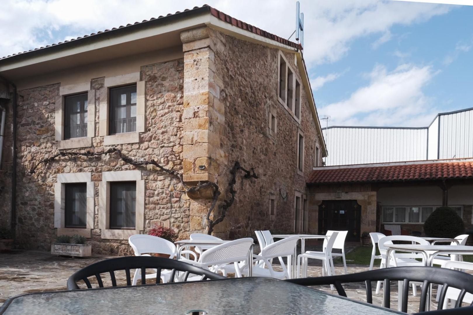 Posada La Estela De Barros Corrales De Buelna Exterior photo